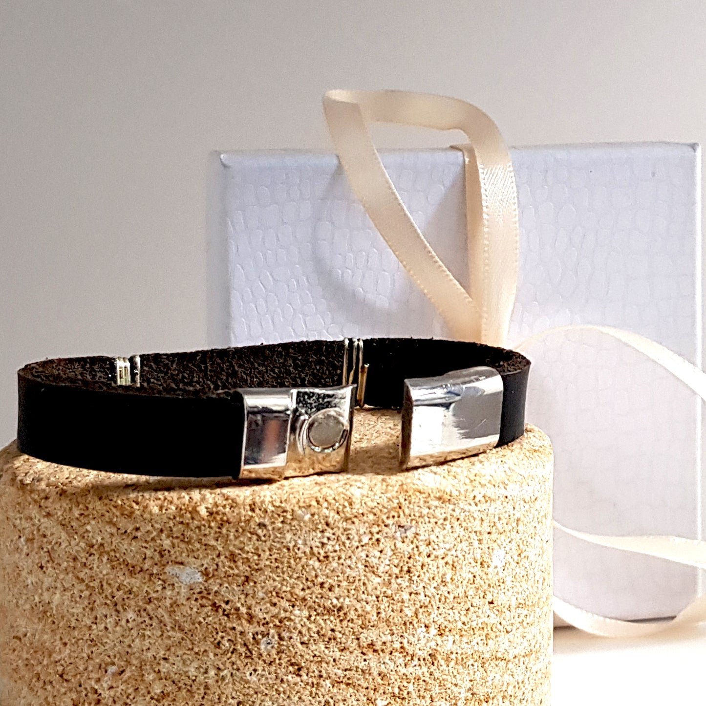 KTC-287 Unisex Bracelet Leather Medium 35%Off