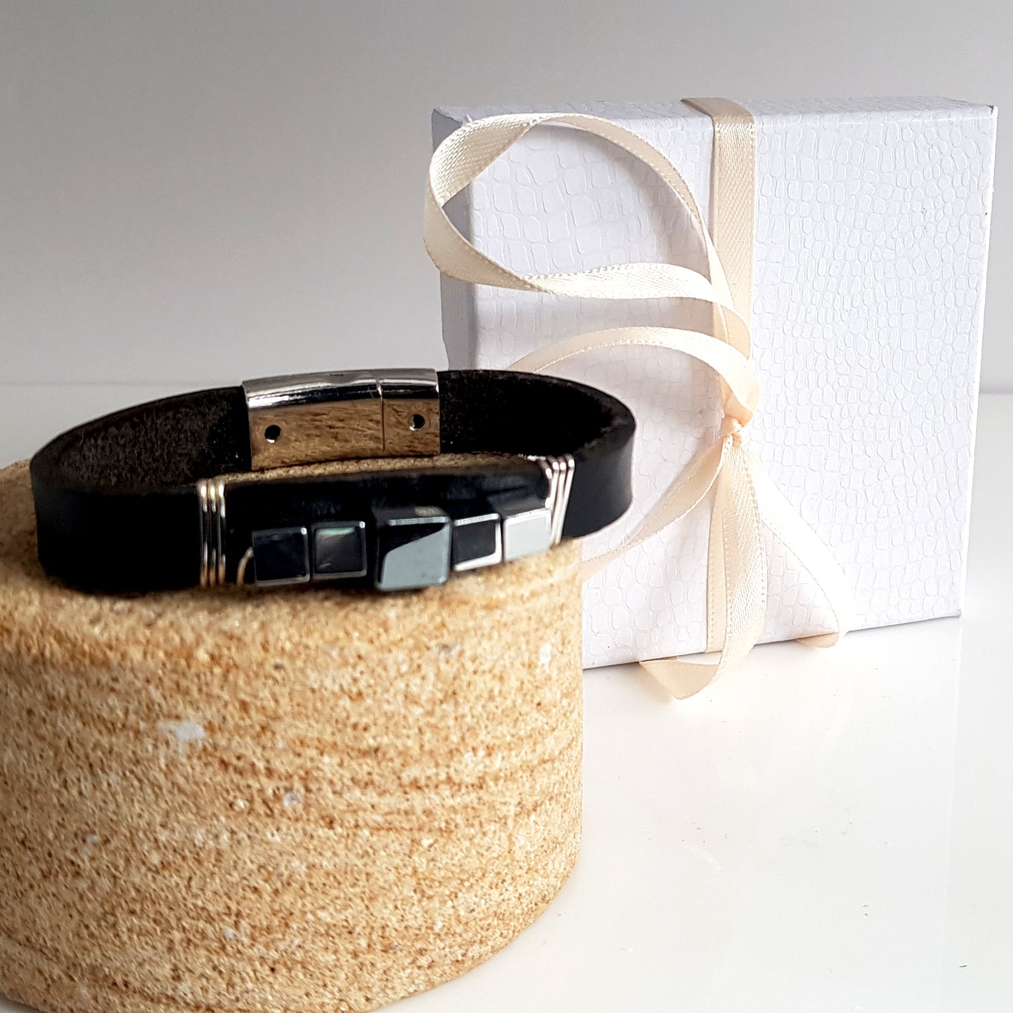 KTC-287 Unisex Bracelet Leather Medium 35%Off